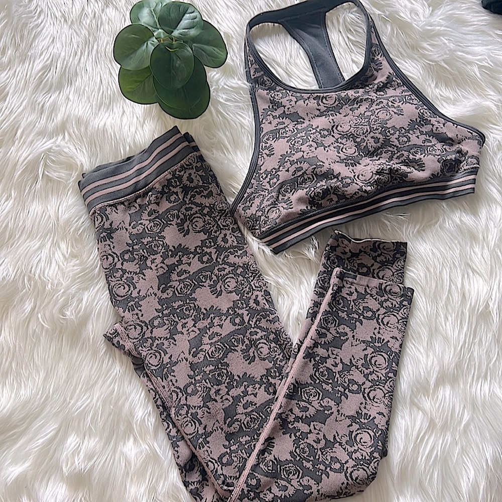 Pink and grey jacquard Rosette workout yoga set